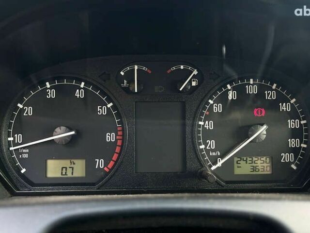 Шкода Фабия, объемом двигателя 1.4 л и пробегом 244 тыс. км за 3600 $, фото 15 на Automoto.ua