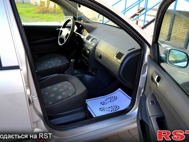 Шкода Фабия, объемом двигателя 1.4 л и пробегом 200 тыс. км за 4799 $, фото 7 на Automoto.ua