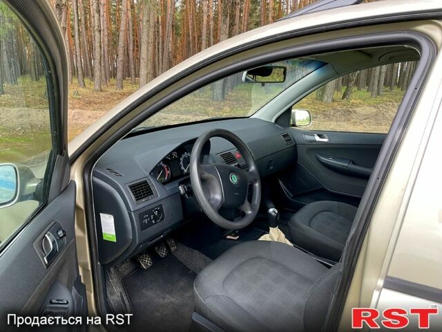 Шкода Фабия, объемом двигателя 1.4 л и пробегом 240 тыс. км за 4500 $, фото 6 на Automoto.ua