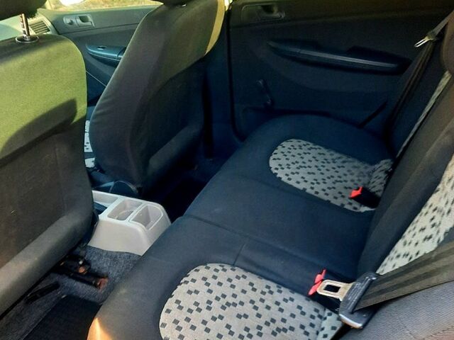 Шкода Фабия, объемом двигателя 1.4 л и пробегом 249 тыс. км за 4150 $, фото 5 на Automoto.ua