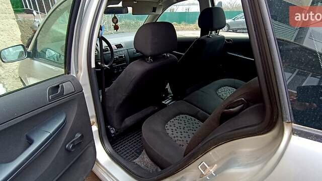 Шкода Фабия, объемом двигателя 1.2 л и пробегом 188 тыс. км за 3500 $, фото 3 на Automoto.ua