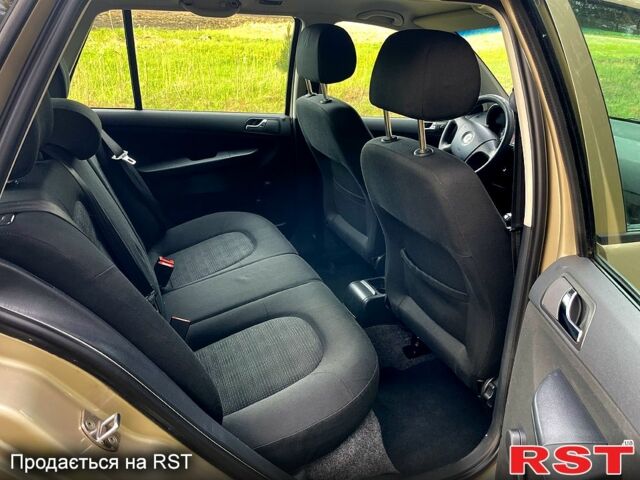 Шкода Фабия, объемом двигателя 1.4 л и пробегом 240 тыс. км за 4500 $, фото 7 на Automoto.ua