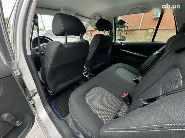 Шкода Фабия, объемом двигателя 1.4 л и пробегом 204 тыс. км за 4999 $, фото 2 на Automoto.ua