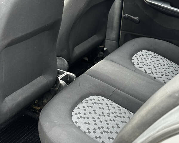 Шкода Фабия, объемом двигателя 1.4 л и пробегом 200 тыс. км за 3500 $, фото 6 на Automoto.ua