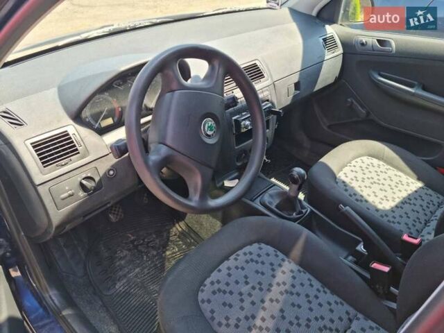 Шкода Фабия, объемом двигателя 1.2 л и пробегом 280 тыс. км за 4300 $, фото 2 на Automoto.ua