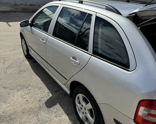 Шкода Фабия, объемом двигателя 1.4 л и пробегом 226 тыс. км за 4400 $, фото 3 на Automoto.ua