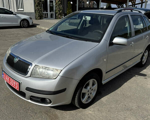 Шкода Фабия, объемом двигателя 1.4 л и пробегом 226 тыс. км за 4400 $, фото 4 на Automoto.ua