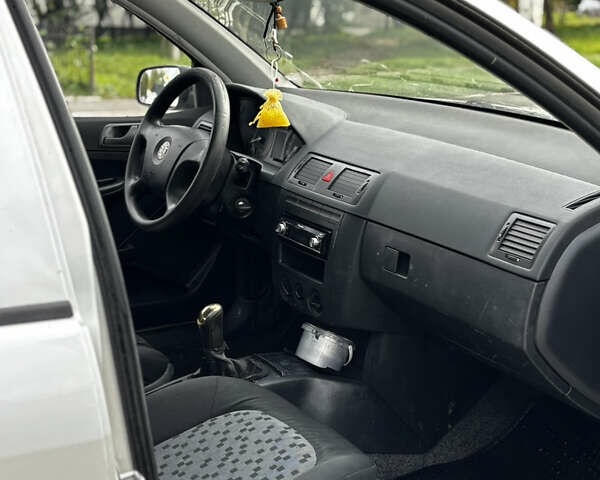 Шкода Фабия, объемом двигателя 1.4 л и пробегом 200 тыс. км за 3500 $, фото 7 на Automoto.ua