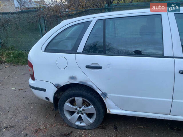 Шкода Фабия, объемом двигателя 1.4 л и пробегом 350 тыс. км за 3200 $, фото 3 на Automoto.ua