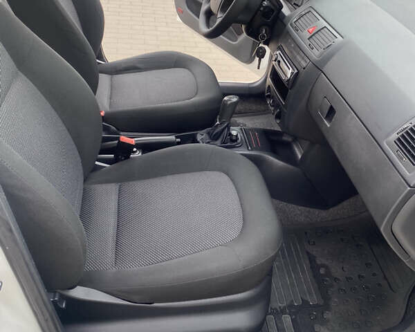 Шкода Фабия, объемом двигателя 1.4 л и пробегом 198 тыс. км за 5750 $, фото 16 на Automoto.ua