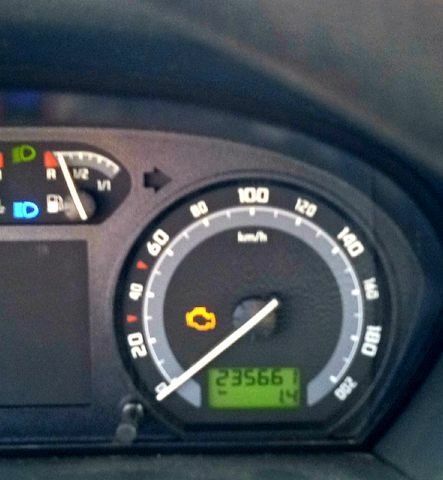 Шкода Фабия, объемом двигателя 12 л и пробегом 236 тыс. км за 3900 $, фото 4 на Automoto.ua