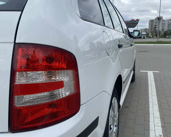 Шкода Фабия, объемом двигателя 1.4 л и пробегом 198 тыс. км за 5750 $, фото 9 на Automoto.ua