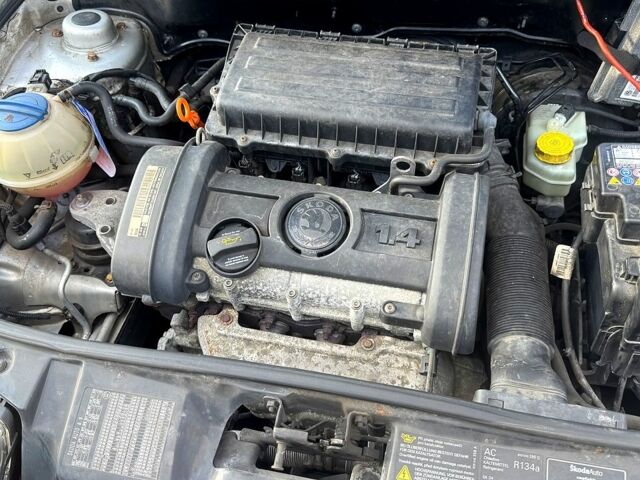 Шкода Фабия, объемом двигателя 1.4 л и пробегом 186 тыс. км за 4950 $, фото 6 на Automoto.ua