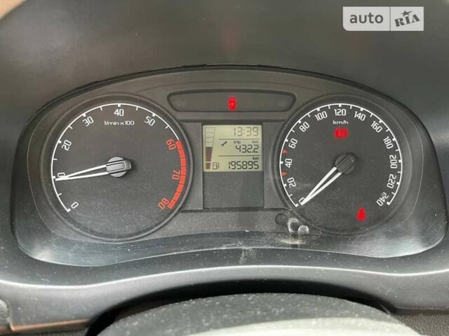 Шкода Фабия, объемом двигателя 1.2 л и пробегом 196 тыс. км за 4000 $, фото 11 на Automoto.ua