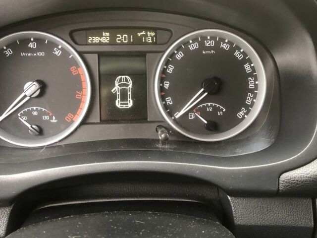 Шкода Фабия, объемом двигателя 1.6 л и пробегом 238 тыс. км за 7600 $, фото 9 на Automoto.ua