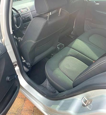 Шкода Фабия, объемом двигателя 1.4 л и пробегом 186 тыс. км за 4950 $, фото 5 на Automoto.ua