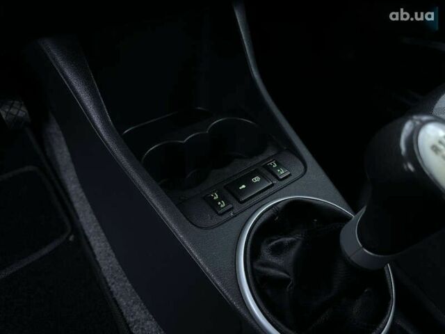 Шкода Фабия, объемом двигателя 1.6 л и пробегом 156 тыс. км за 6200 $, фото 29 на Automoto.ua