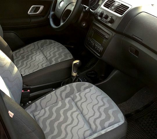 Шкода Фабия, объемом двигателя 1.4 л и пробегом 202 тыс. км за 6400 $, фото 4 на Automoto.ua