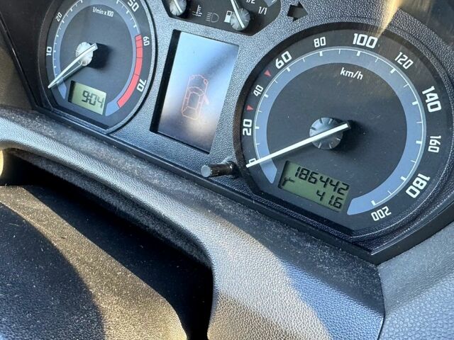 Шкода Фабия, объемом двигателя 1.4 л и пробегом 186 тыс. км за 4950 $, фото 4 на Automoto.ua