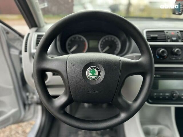 Шкода Фабия, объемом двигателя 1.4 л и пробегом 227 тыс. км за 5500 $, фото 24 на Automoto.ua