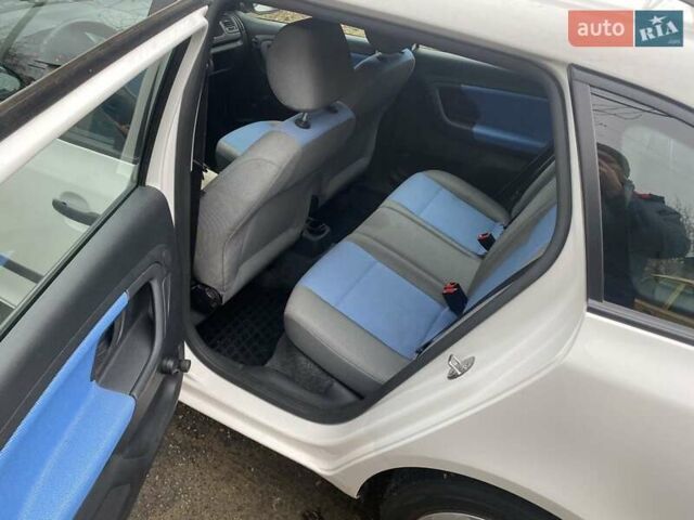 Шкода Фабия, объемом двигателя 1.42 л и пробегом 197 тыс. км за 5300 $, фото 4 на Automoto.ua