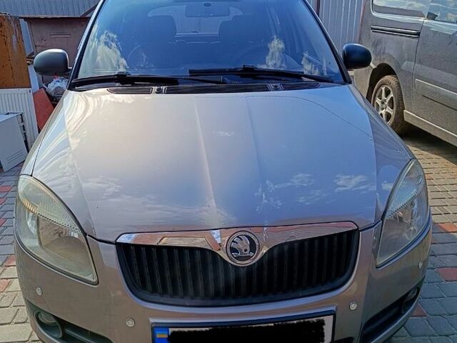 Шкода Фабия, объемом двигателя 1.2 л и пробегом 198 тыс. км за 4500 $, фото 1 на Automoto.ua