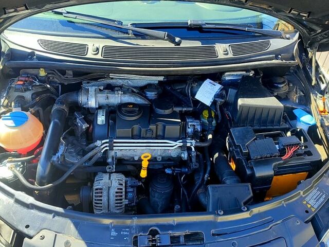 Шкода Фабия, объемом двигателя 1.4 л и пробегом 234 тыс. км за 5300 $, фото 9 на Automoto.ua