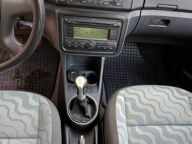 Шкода Фабія, об'ємом двигуна 1.4 л та пробігом 190 тис. км за 5800 $, фото 5 на Automoto.ua