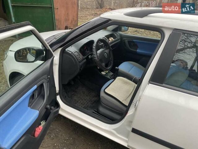 Шкода Фабия, объемом двигателя 1.42 л и пробегом 197 тыс. км за 5300 $, фото 3 на Automoto.ua