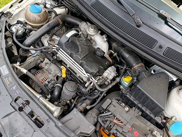 Шкода Фабия, объемом двигателя 1.4 л и пробегом 264 тыс. км за 4500 $, фото 5 на Automoto.ua