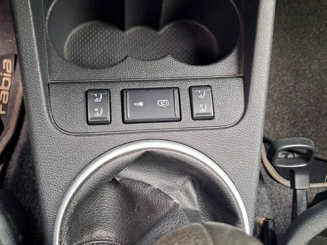 Шкода Фабія, об'ємом двигуна 1.4 л та пробігом 216 тис. км за 5850 $, фото 3 на Automoto.ua