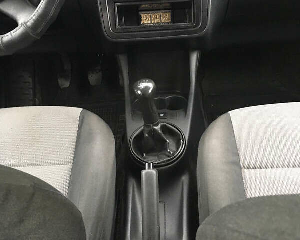 Шкода Фабія, об'ємом двигуна 1.6 л та пробігом 377 тис. км за 4800 $, фото 6 на Automoto.ua