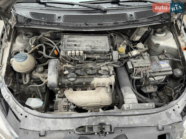 Шкода Фабія, об'ємом двигуна 1.4 л та пробігом 234 тис. км за 4250 $, фото 20 на Automoto.ua