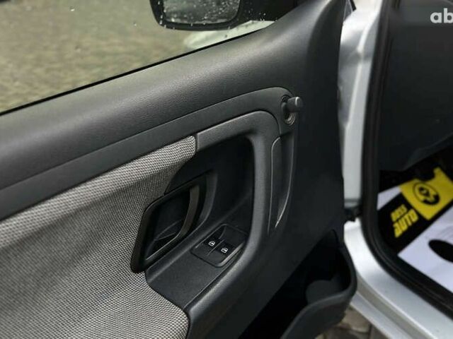 Шкода Фабия, объемом двигателя 1.6 л и пробегом 283 тыс. км за 5800 $, фото 18 на Automoto.ua