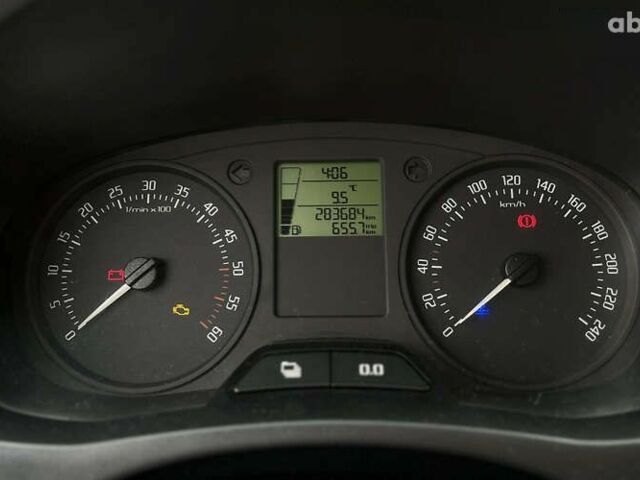 Шкода Фабия, объемом двигателя 1.6 л и пробегом 283 тыс. км за 5800 $, фото 10 на Automoto.ua