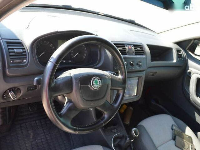 Шкода Фабия, объемом двигателя 1.6 л и пробегом 225 тыс. км за 5700 $, фото 7 на Automoto.ua