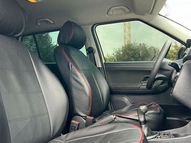 Шкода Фабия, объемом двигателя 1.2 л и пробегом 102 тыс. км за 5500 $, фото 17 на Automoto.ua