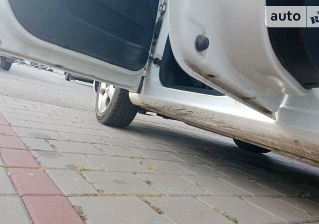 Шкода Фабия, объемом двигателя 1.2 л и пробегом 244 тыс. км за 4600 $, фото 36 на Automoto.ua