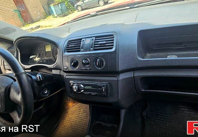 Шкода Фабия, объемом двигателя 1.4 л и пробегом 180 тыс. км за 2380 $, фото 3 на Automoto.ua