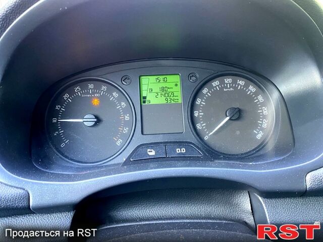 Шкода Фабия, объемом двигателя 1.6 л и пробегом 214 тыс. км за 4750 $, фото 7 на Automoto.ua