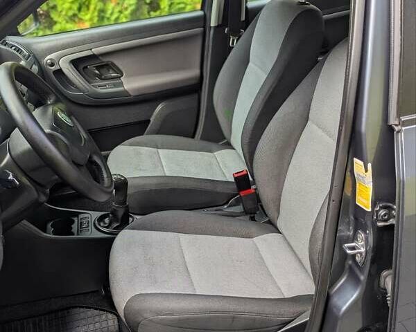 Шкода Фабія, об'ємом двигуна 1.4 л та пробігом 206 тис. км за 6300 $, фото 17 на Automoto.ua