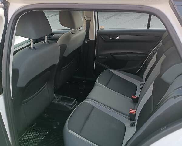 Шкода Фабія, об'ємом двигуна 1.4 л та пробігом 216 тис. км за 8300 $, фото 9 на Automoto.ua
