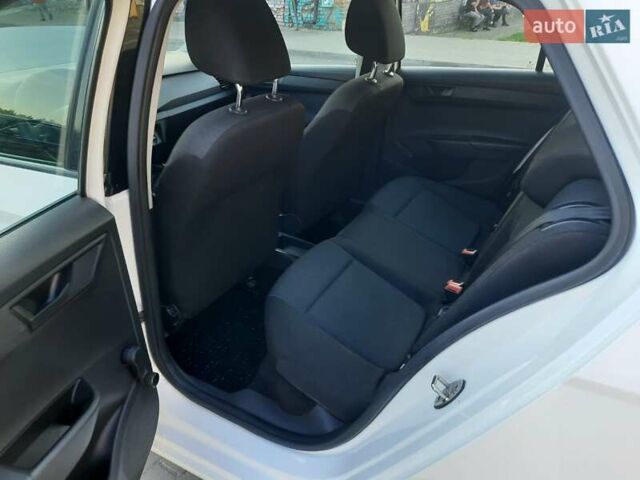 Шкода Фабия, объемом двигателя 1 л и пробегом 249 тыс. км за 6400 $, фото 10 на Automoto.ua
