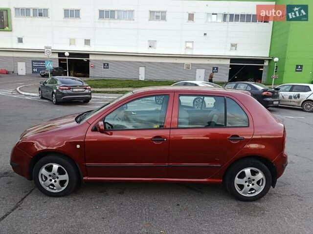 Желтый Шкода Фабия, объемом двигателя 1.4 л и пробегом 182 тыс. км за 4200 $, фото 2 на Automoto.ua