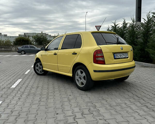 Желтый Шкода Фабия, объемом двигателя 1.39 л и пробегом 250 тыс. км за 2550 $, фото 2 на Automoto.ua