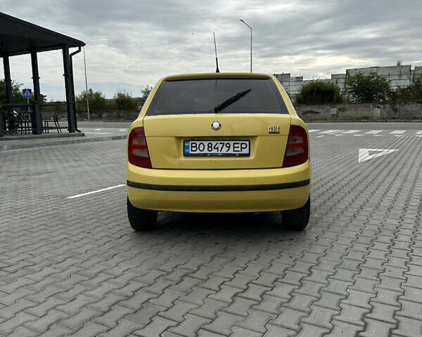 Желтый Шкода Фабия, объемом двигателя 1.39 л и пробегом 250 тыс. км за 2400 $, фото 3 на Automoto.ua