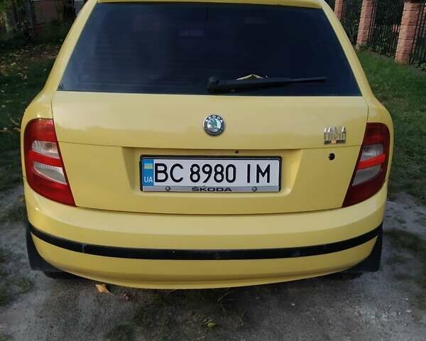 Жовтий Шкода Фабія, об'ємом двигуна 1.4 л та пробігом 250 тис. км за 3400 $, фото 6 на Automoto.ua