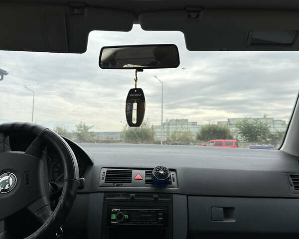 Желтый Шкода Фабия, объемом двигателя 1.39 л и пробегом 250 тыс. км за 2400 $, фото 10 на Automoto.ua