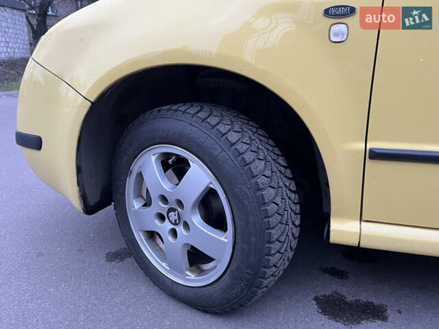 Жовтий Шкода Фабія, об'ємом двигуна 1.4 л та пробігом 223 тис. км за 4200 $, фото 9 на Automoto.ua