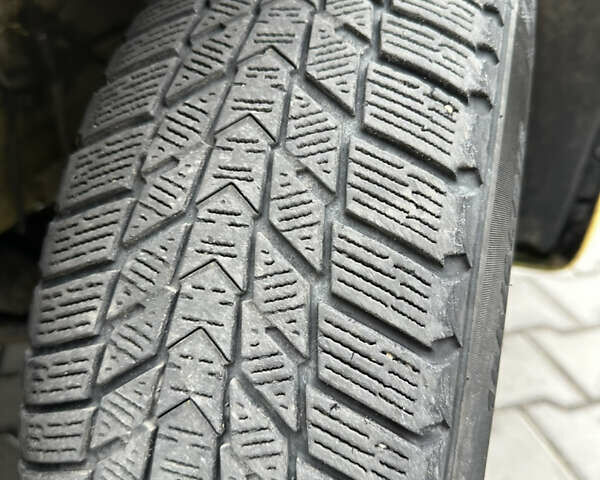 Желтый Шкода Фабия, объемом двигателя 1.39 л и пробегом 250 тыс. км за 2400 $, фото 8 на Automoto.ua